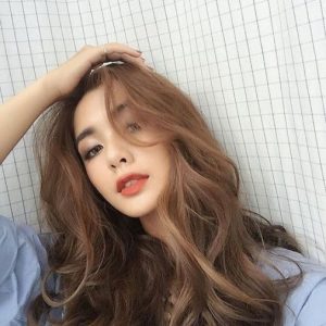 kiểu tóc dài lượn sóng